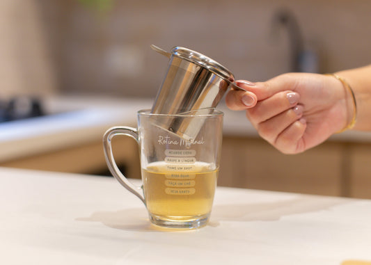 Kit com Caneca Rotina Matinal + Infusor de Chá