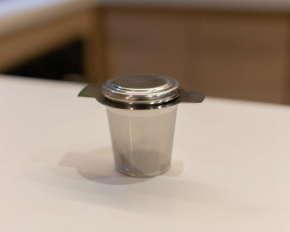 Kit com Caneca Rotina Matinal + Infusor de Chá